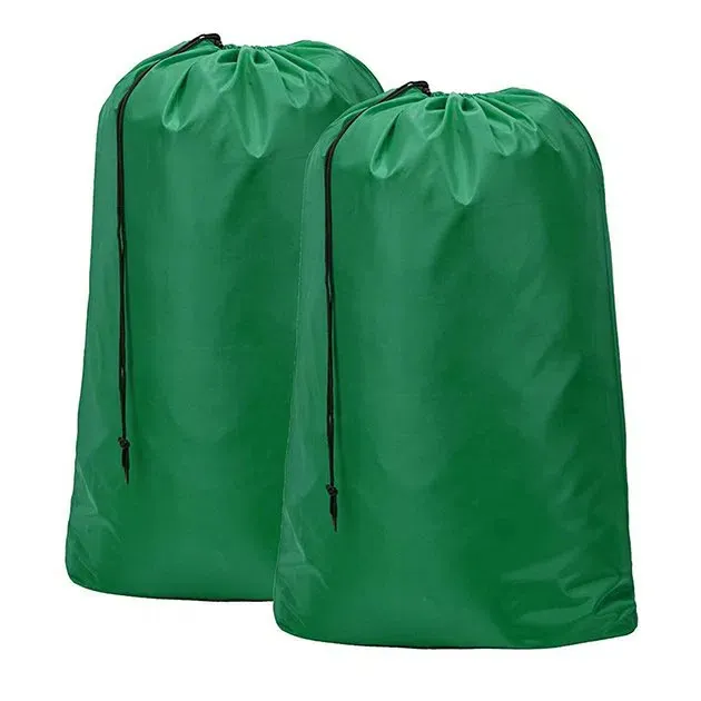 Set van 2 nylon waszakken